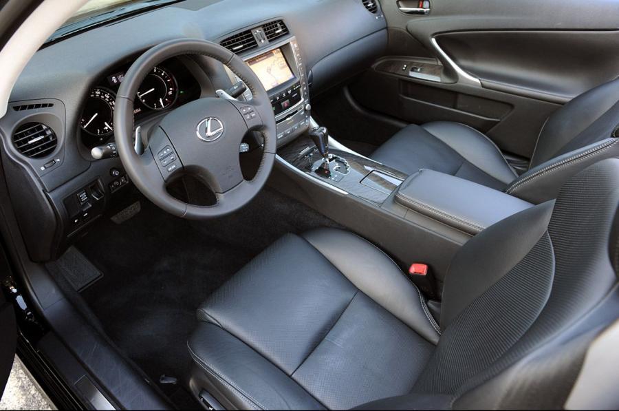  Lexus IS350C F-Sport 2010 года  (фото 16 из 36)